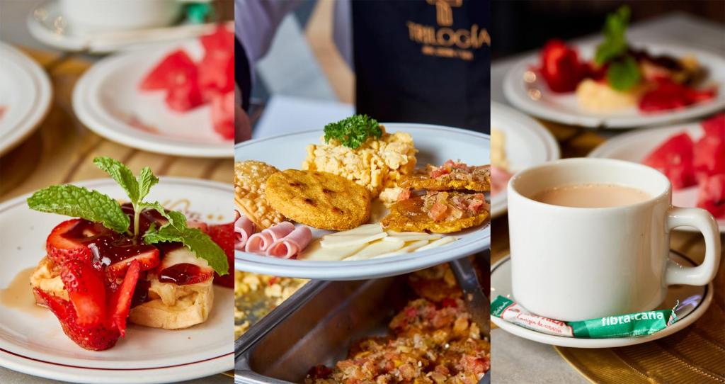 Arepas rellenas acompañadas con guiso